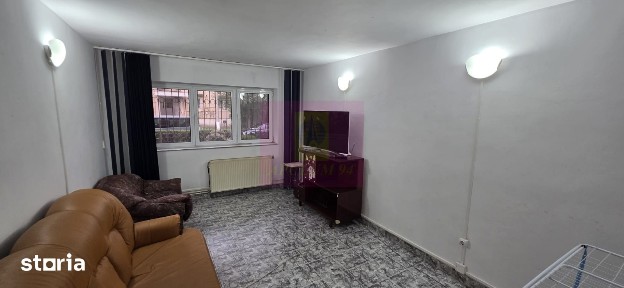 Apartament cu 3 camere de vanzare in Campina, parter