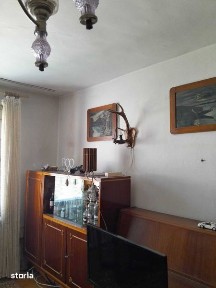 Apartament cu trei camere de vanzare in cart. Rodnei
