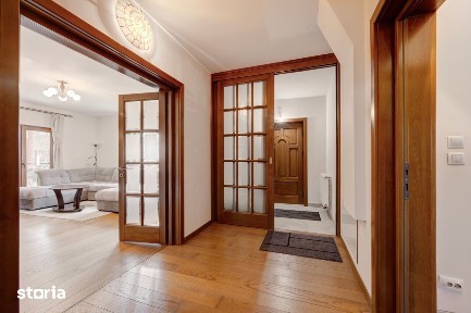 Vilă spațioasă Tunari Central | 284 mp, curte 380 mp, p+1e+m