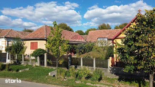 Casă cu 3 camere și este 2.500 mp teren, Blăjel - aproape de Medias