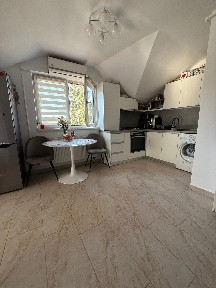 Proprietar vând apartament 2 camere, modern, decomandat, complet mobilat și utilat zona Dambu Pietros