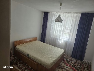 Ofer spre închiriere apartament cu 3 camere,etaj 3,Robea