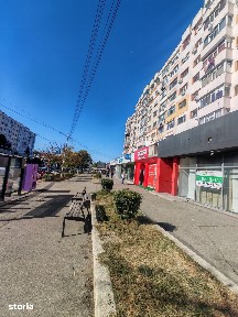 Spațiu comercial de închiriat Bd. Petrochimiștilor-vitrină stradală