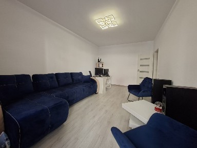 Vand Apartament cu 2 camere decomandat + Gradina 27 metri pătrați+ Loc de parcare