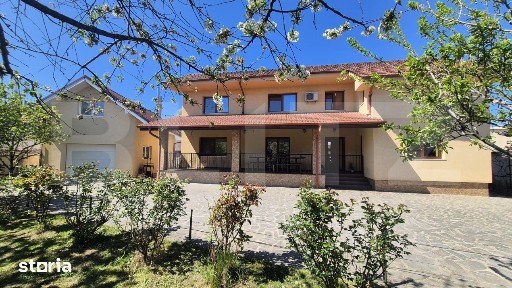 Casa cu 3 dormitoare de inchiriat, 236 mp, teren 525 mp, Semicentral