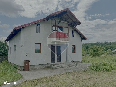 Casă cu teren generos de 8.774 mp, în Mareș - Albota