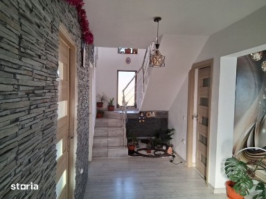 Vand casa P+ M+ pod, 4 camere + living, bucatarie, 2 bai.