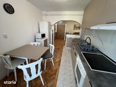 INCHIRIEZ apartament 3 camere decomandat, zona Parc Sub Arini
