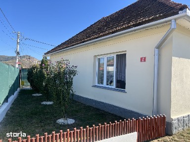 Casă de vânzare cu teren și grădină cu dublu front stradal