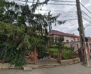 Vand urgent casa din caramida cu 7 camere si dependinte cu beci boltit.
