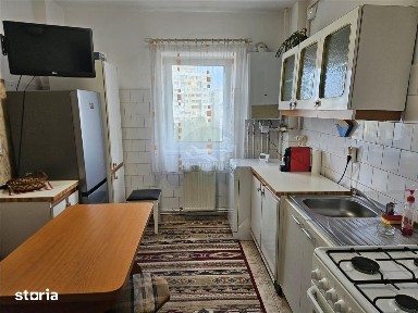 Apartament decomandat 2 camere cu balcon zona Mihai Viteazul