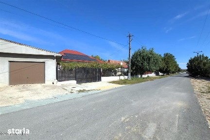 Castelu - Str. Florilor, casa din 2012, teren 737 mp si 106 mp utili