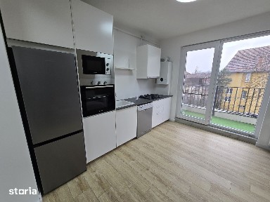 Apartament 3 camere,2 terase,2 băi,95mp,zona Centrală