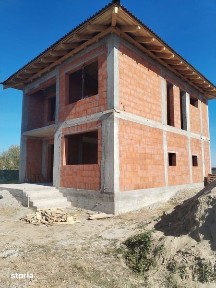 Vand casa in rosu in cartierul grigorescu
