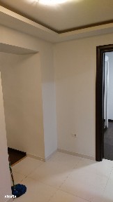 Central-Liceul Petru R.-Apartament 3 camere, mobilat, centrala,350euro