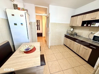 Apartament 3 camere, 68 mp, zona Cetate