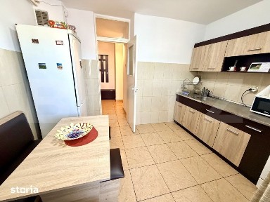 Apartament 3 camere, 68 mp, zona Cetate