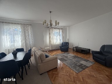 Casa singur în curte P+ E Parcul Sub Arini 4 camere 2 băi 200 mp curte