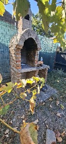 E disponibila acum - casa micuta de inchiriat, cu curte mare, primim si cu animale de companie fara probleme.