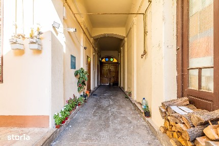 Apartament pe două nivele în Piața Catedralei, Arad.