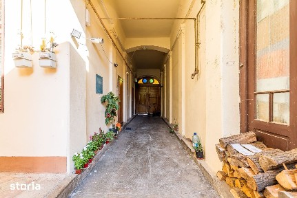 Apartament pe două nivele în Piața Catedralei, Arad.