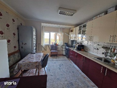 Apartament 2 camere decomandat, etaj intermediar, zona Intre Lacuri