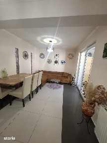 De vanzare apartament de 3 camere pe strada Porii/ Floresti