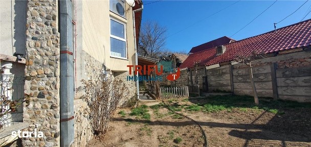 Casa de vanzare 6 camere zona Gara Alba Iulia 869mp teren