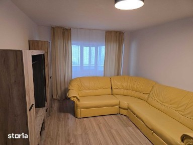 Inchiriez Spatiu Comercial 28 m2 + apt 3 camere 64 mp - Bulevard