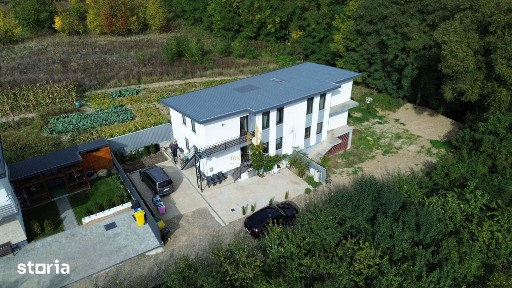 Duplex mobilat, cu acces separat pe niveluri - Plopeni