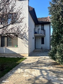 Casă cu mansardă, 4 camere, curte mare