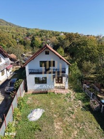 Vilă P+1 semifinisată, 180 mp utili, teren 1.233 mp, vale la limită