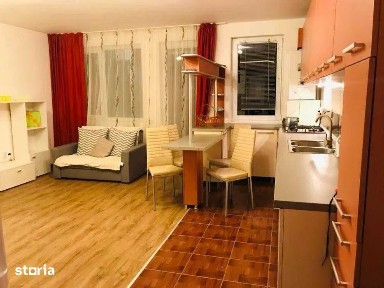 Apartament la etaj intermediar, parcare, balcon, zona Eroilor