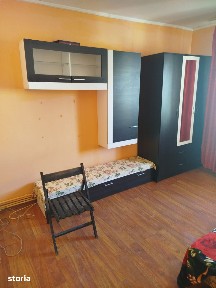 Vând garsoniera Mioveni etaj 3,langa scoala Liviu Rebreanu
