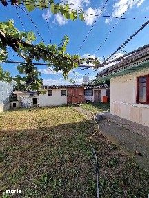 De vanzare casa locuibila, 3 camere, 1200mp teren, 2 anexe, 42000euro