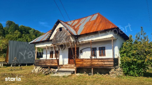 Casă bătrânească de vânzare în comuna Brăduleț, județ Argeș.