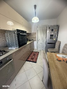 Apartament cu trei camere, complet renovat, în zona Liceul Pedagogic