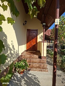 Vând casă tip duplex cu anexă și teren