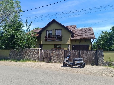 Casă SP+P+M 180 mp utili - garaj - CT electrică + termosemineu