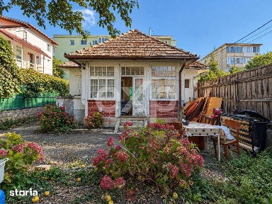 Casa Individuala, 300mp curte, Dublu front, in oras Parcare si Garaj