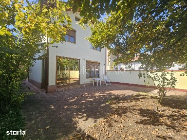 Casa familiei tale langa Bulevardul Castanilor