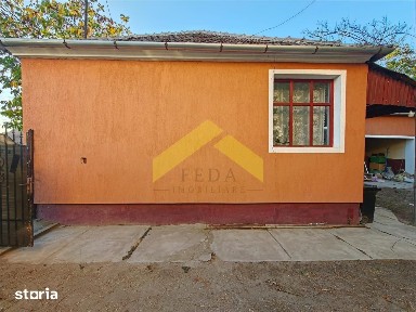 Casa la sol de vanzare in localitatea Livada, Arad
