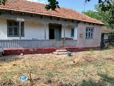 Casă bătrânească din paiante