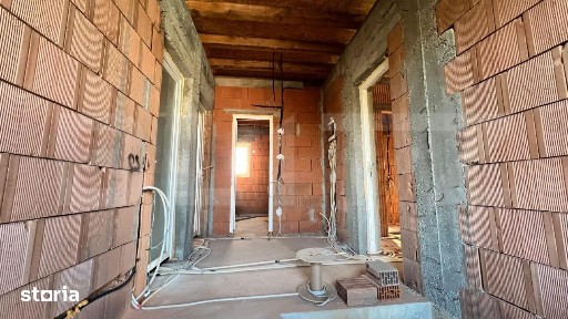 Casa spatioasa, cu arhitectura deosebita si teren de 1.200 mp