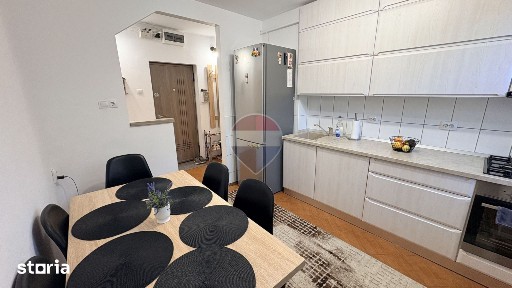 Apartament cu 4 camere de vânzare str. Baznei