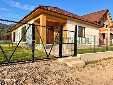 Casa de vanzare Sadu