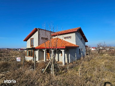 Casă la Roșu Avansat, de Vânzare - Mineri, energie si apa potabila
