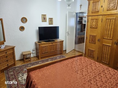 Particular închiriez 3 camere pe Calea București 450 euro