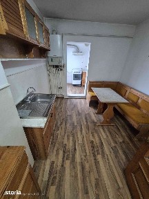 Apartament 3 camere Comănești etaj 4