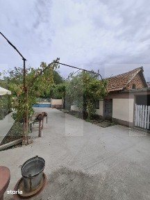 Casa renovata, 3 camere, teren 2.252 mp, anexe, acces din doua strazi
